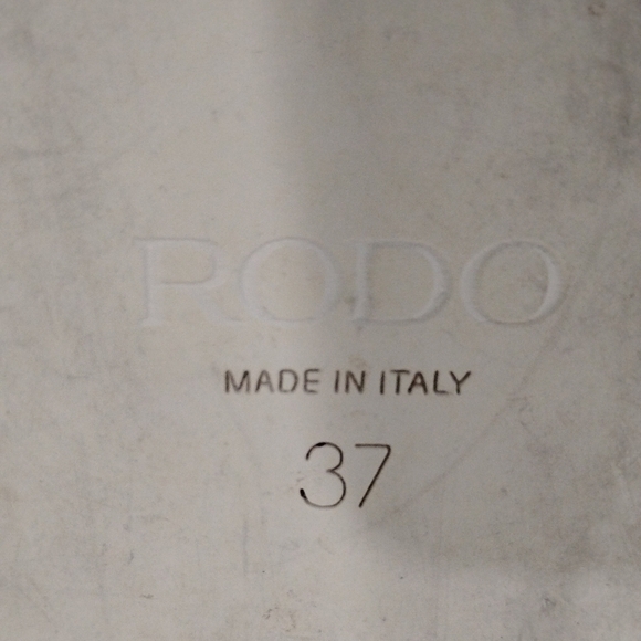 GOLD LEATHER RODO SLIDES - Picture 2 of 10